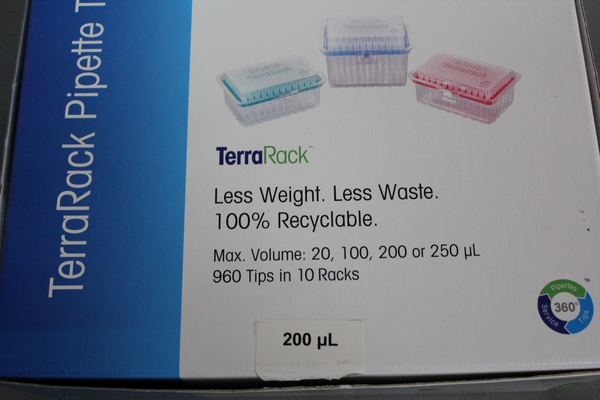 NEW CASE OF 960 RAININ METTER TOLEDO TERRA RACK PIPETTE TIPS 200uL 17014977