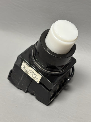 SIEMENS 52BT6DBA ILLUNIATED WHITE PUSHBUTTON SWITCH