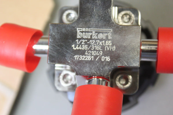 NEW BURKERT 3 WAY SANITARY STAINLESS STEEL DIAPHRAGM VALVE 1/2" 316L 10bar 2034