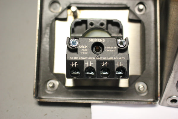 UNUSED SIEMENS SELECTOR SWITCH IN SS ENCLOSURE 52SX2CAB W/52BJK