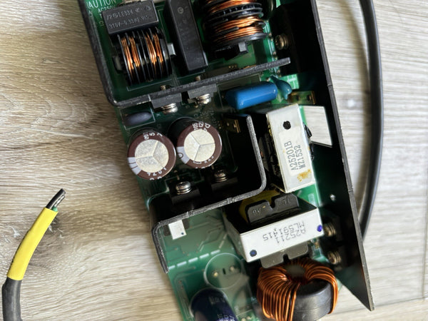  TDK-Lambda ZWS150BP-24 24V 8.4A AC100-240V 2.6A POWER SUPPLY