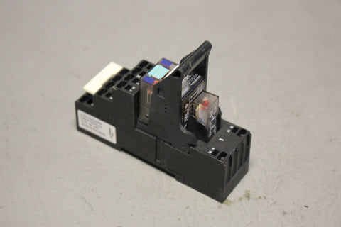 SIEMENS LZS:PT7874P RELAY SOCKET MODULE