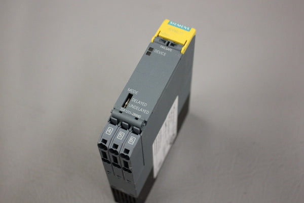 SIEMENS SIRIUS 3SK1211-2BB40 SAFETY RELAY