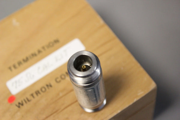 LOT OF WILTRON TERMINATIONS/SHORTS IN BOX 26N75 22N75 22NF72 26NF75