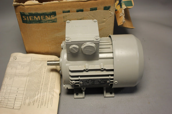 NEW SIEMENS SIMOTIC GP LOW VOLTAGE MOTOR  1LA7070-4AB10