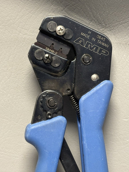 AMP H0645 HAND CRIMPER TYCO ELECTRONICS