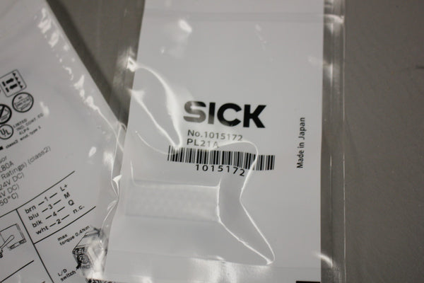 NEW SICK PHOTOELECTRIC SENSOR WITH REFLECTOR GL6-P7111 / PL21A