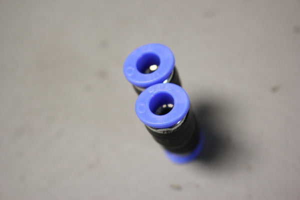 UNUSED LOT OF 10 1/4 Y PNEUMATIC PUSH CONNECTORS