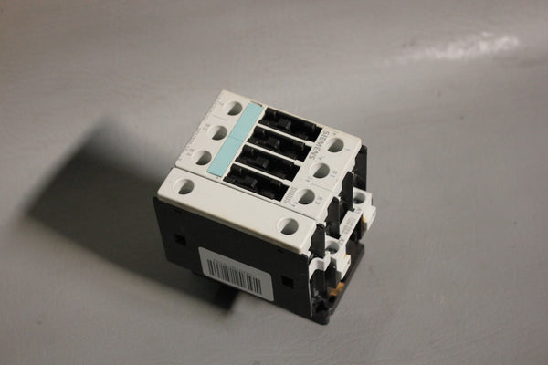 UNUSED SIEMENS AC-3 CONTACTOR 400V 3RT1526-1AK60