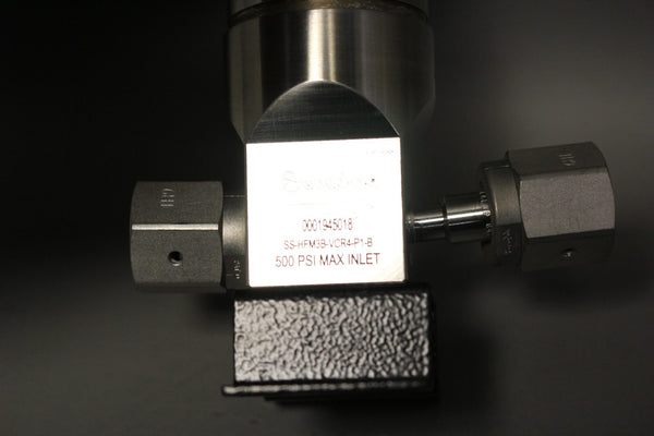 UNUSED SWAGELOK HIGH FLOW GAS PRESSURE REGULATOR SS-HFM3B-VCR4-P1-B 500PSI